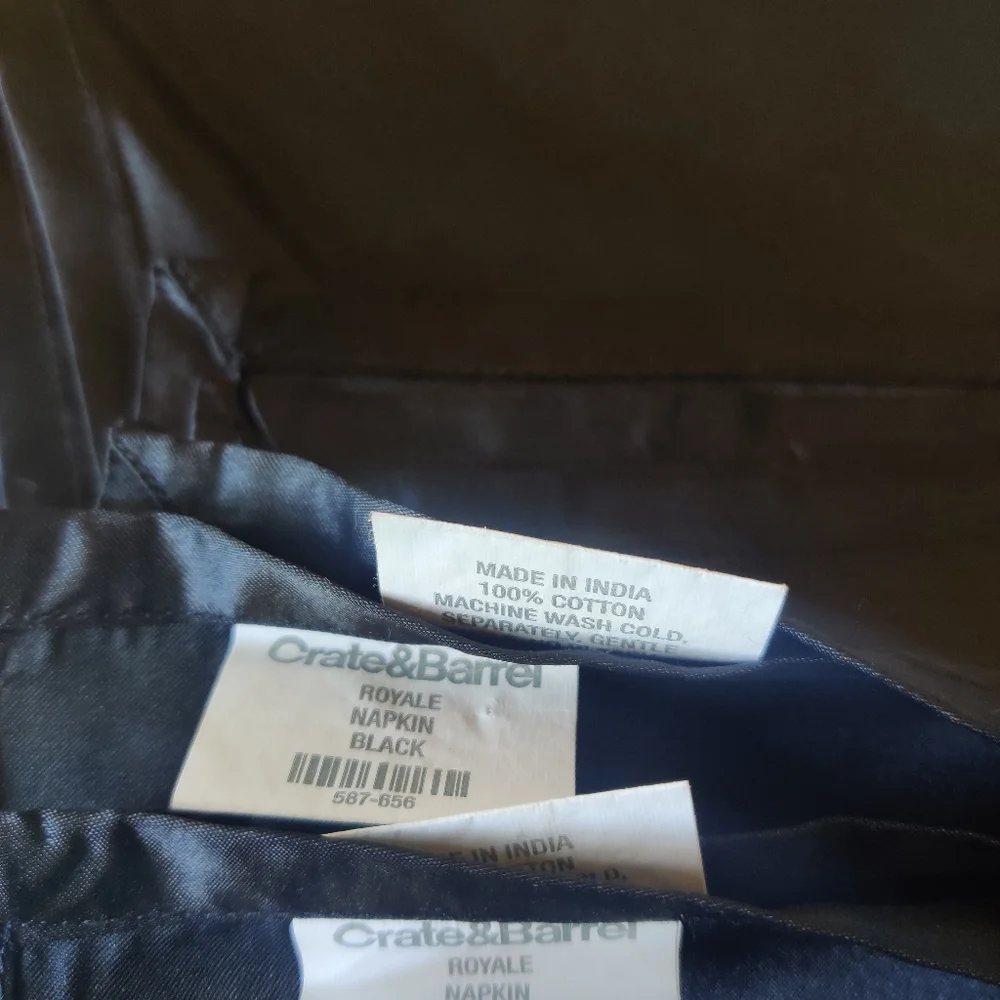 Crate & Barrel 4pc Royale Napkin Black